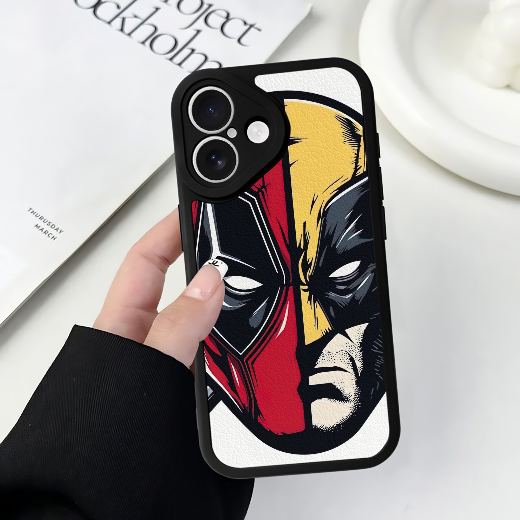 （画像用） Deadpool デッドプール 【iPhone 16シリーズ対応】シリコンスマホケース（レザー調） 材質：シリコン